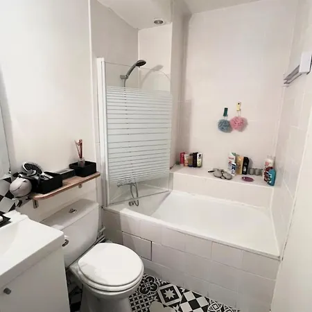 Apartment 30 M Near Les Halles De